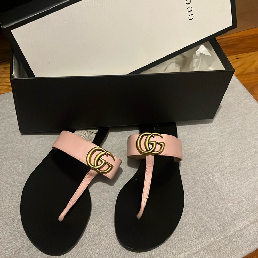 Gucci
Double G Logo Leather Flip Flops
